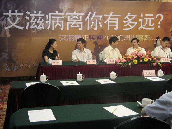 女星杨童舒身体力行变身爱滋病慈善大使(图)