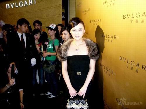 蒋勤勤华美亮相奢侈品派对身材曼妙超人气(图)