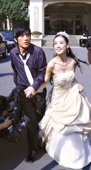 杨子黄圣依拍婚纱照高调出演新婚落跑戏码图