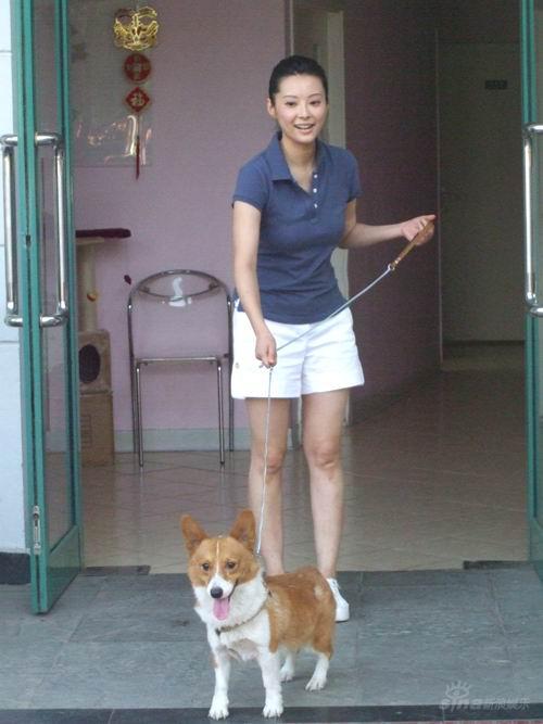 袁立通告忙不停 新戏变身民间故宫女掌门人(图)