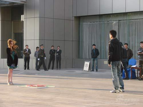 张殿菲红楼排练首日与温碧霞“谈情说爱”(图)
