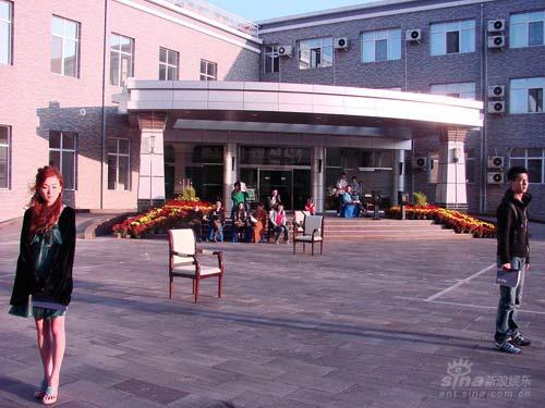 张殿菲红楼排练首日与温碧霞“谈情说爱”(图)