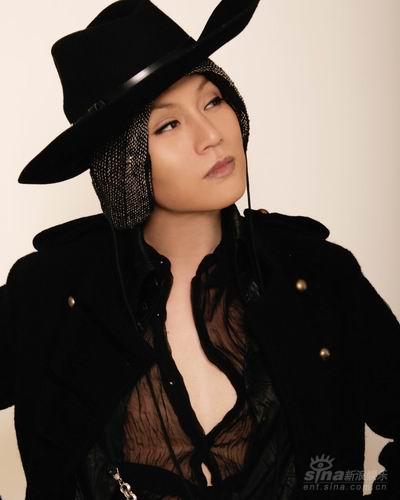 吉米坦然面对变性+签约公司变艺人走向台前(图