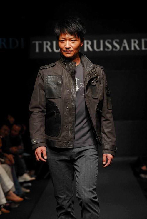 李宗翰出席名品发布会 客串走秀诠释质感之美