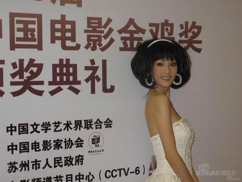 清纯张俪亮相金鸡影节俏丽造型惊艳全场(图)