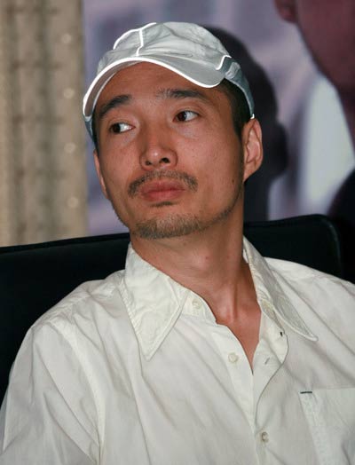 李易祥带伤出席金鸡《无处藏身》二主演皆骨折