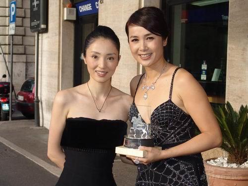 董璇罗马影节助蒋雯丽拿奖获各界交口称赞(图)