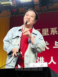 网上风传模范夫妇离婚牛群：传闻不用理会(图)