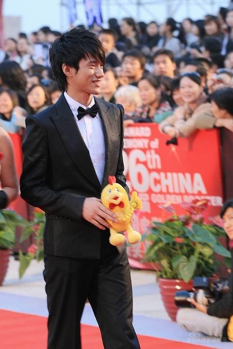 吴建飞出席金鸡奖闭幕式巧遇“妈妈”阎青妤
