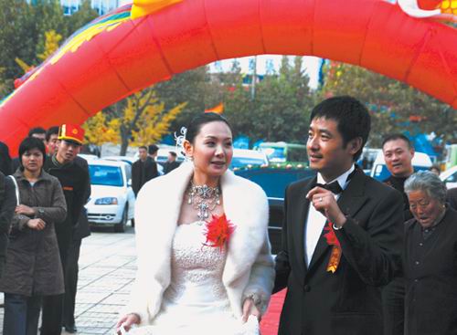 郭晓冬老家迎娶程莉莎橙天高层为其证婚(图)