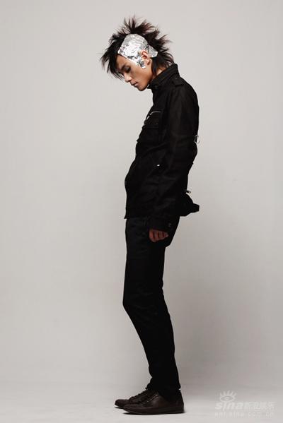 张超叛逆摇滚少年附体 犀利金属风格吸眼球(图