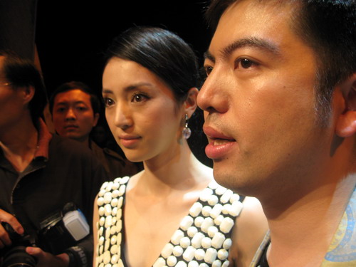 董璇助阵祁刚时装秀古典美人狂赚“时尚气”