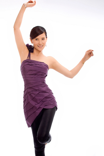 何佳怡写真惊艳登场 修炼瑜伽展现完美身材