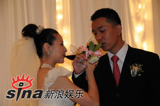 昨日,据一位大连网友爆料称,董洁已于近日顺利产下一个男婴,且母子