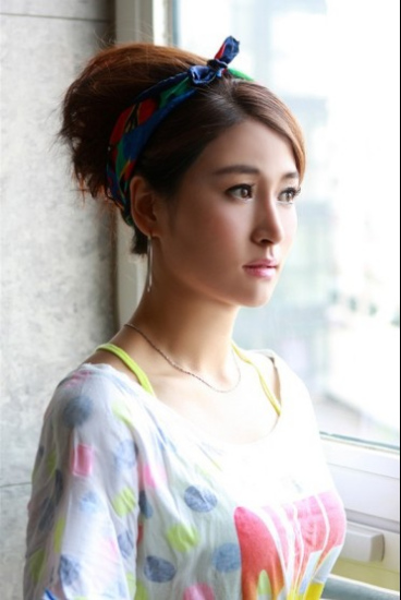 中戏美女官嘉妮时尚写真 新戏热拍支持西班牙