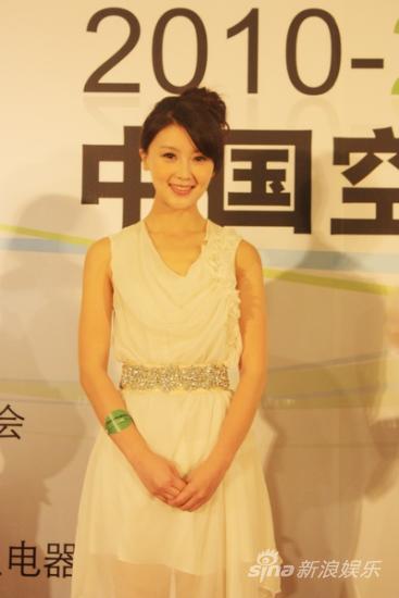 甘薇出席慈善活动