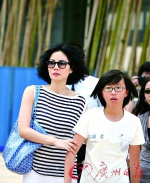 王菲录制访谈节目 笑称当主妇累过做天后(图)