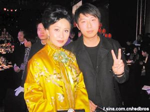 "合影哥"与刘嘉玲