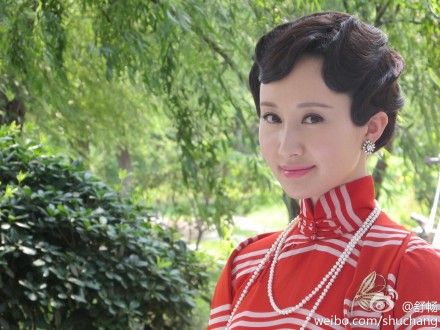 舒畅红色旗袍复古造型微博庆生