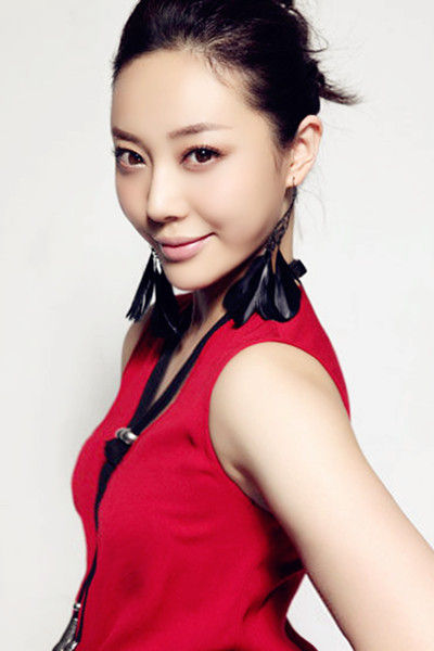> 正文   新浪娱乐讯 近日,新生代女演员王文绮正式签约中盟世纪传媒