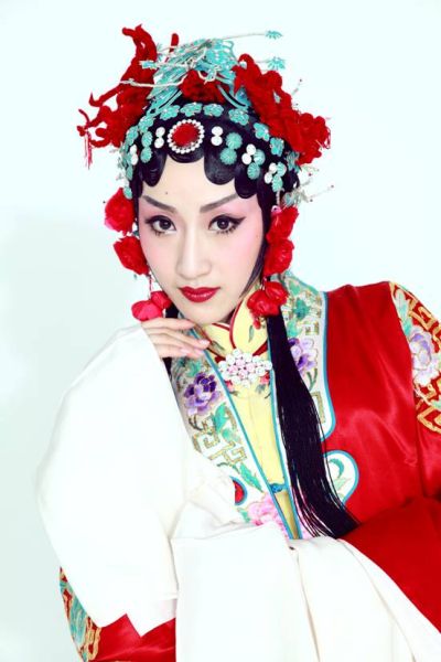 专门拍摄了一套以京剧花旦为主题的写真艺术照