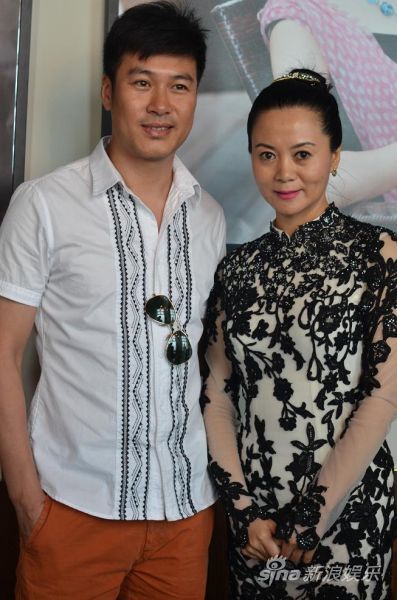 董维嘉孙玮为好友王耀新书发布捧场