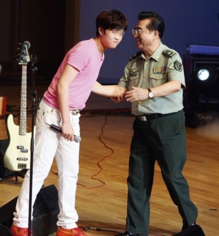 李双江父子(资料图片)