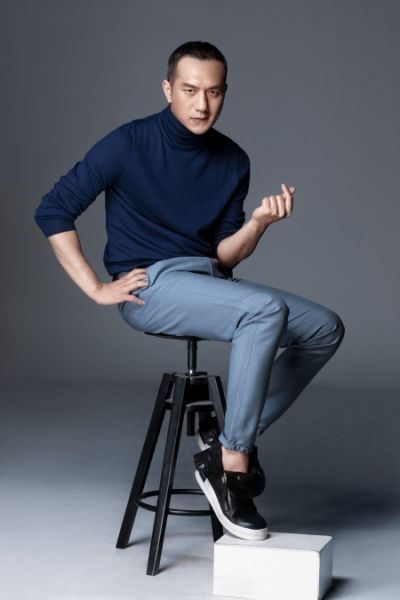 黄觉中秋工作满档成飞人 未能与妻儿团聚