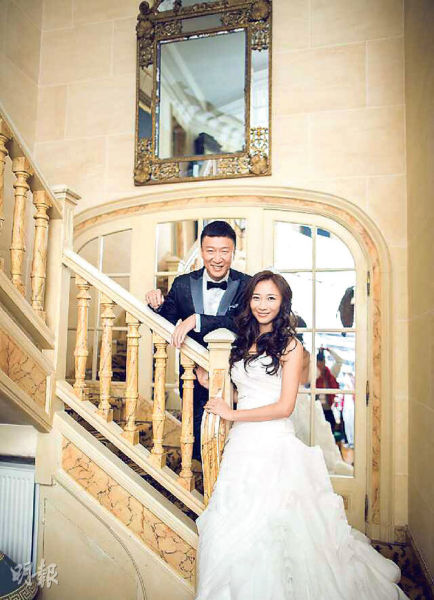 孙红雷跟新婚太太王骏迪的年纪相距14岁，两人相恋多年