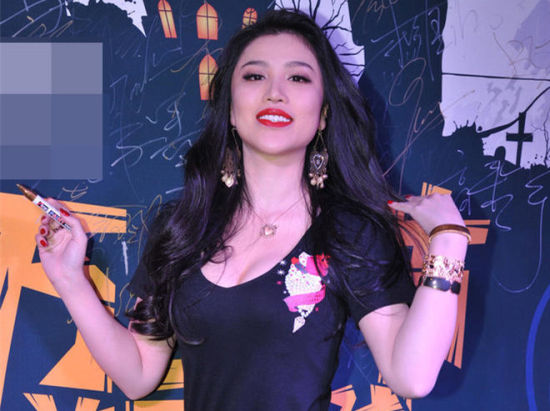 葛天参加活动回应整容传闻