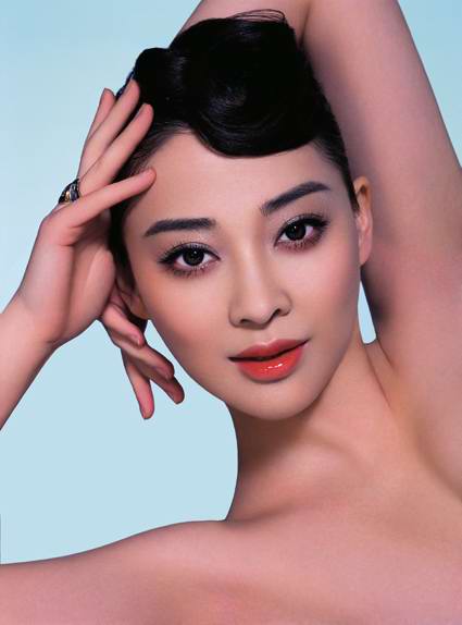 梅婷绝美写真朱唇含露展现水滑肌肤(组图)