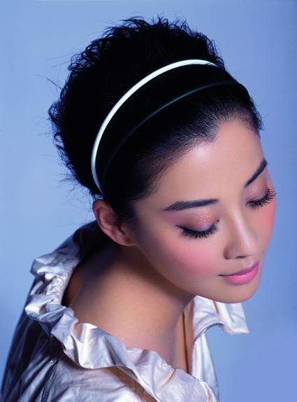 梅婷绝美写真朱唇含露展现水滑肌肤(组图)