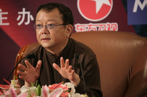 王刚劝好男不要太儿女情长年轻人就要狠(组图)