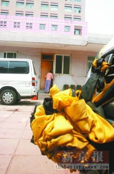 侯耀文生前未立遗嘱八千万家产无法证实(组图)