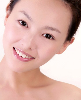 组图：唐嫣完美肌肤惹人羡分享夏日靓肤心经