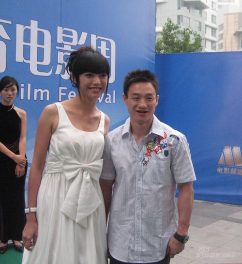 组图:姚晨体育电影周亮相 娇俏新娘装可爱动人