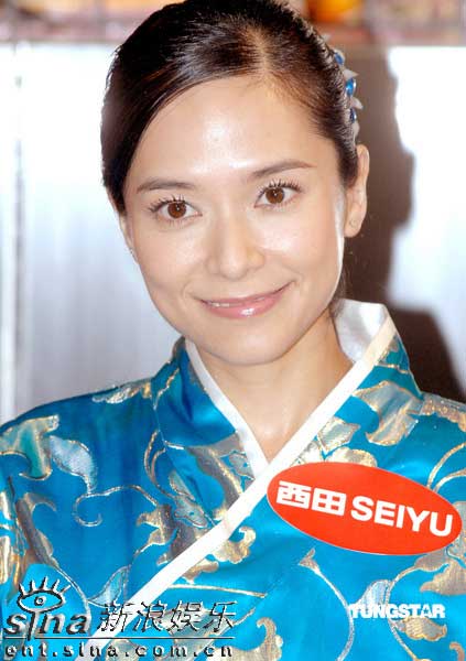 组图：郭羡妮为专柜揭幕饱受第三者传闻苦恼