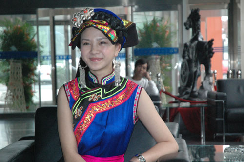 明日之星盛装开幕 大腕评委笑谈今日<em>红星</em>(组图