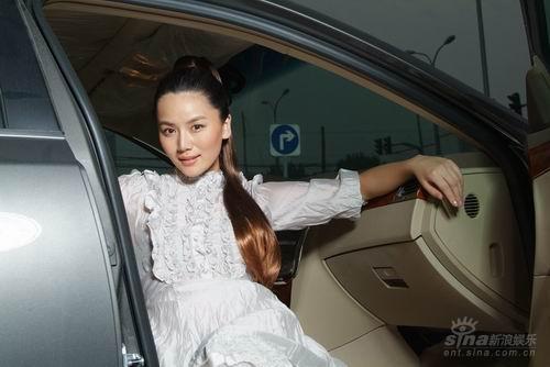 组图：小脸美人曹曦文做精致生活的保鲜女孩