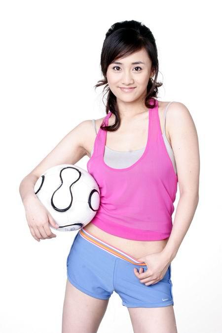 组图：甜美刘芸展露动感一面青春洋溢魅力十足