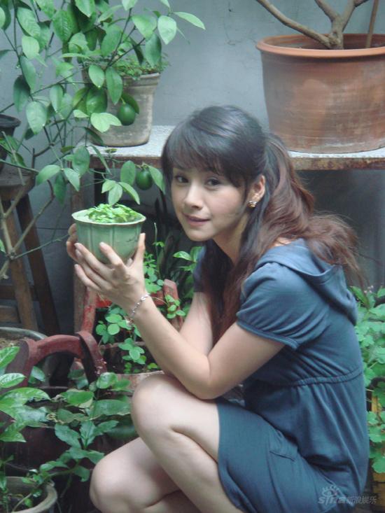 何琳：做个“拈花惹草”的美丽女人(组图)
