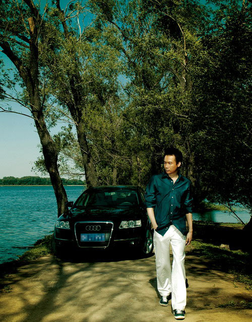 高虎最新写真曝光 展现成熟男人小资情调(组图