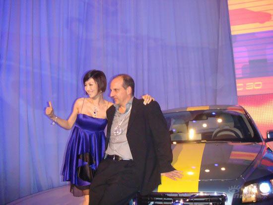 ������ݼңױ�ݾ��³�ϯ�����߶˷�����(��ͼ)