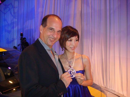 ������ݼңױ�ݾ��³�ϯ�����߶˷�����(��ͼ)