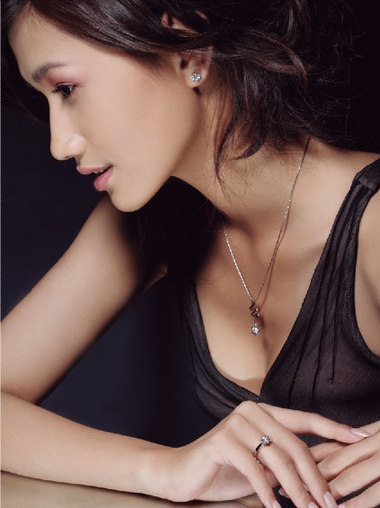 胡军苏素十足默契 拍钻石广告大秀甜蜜(组图)