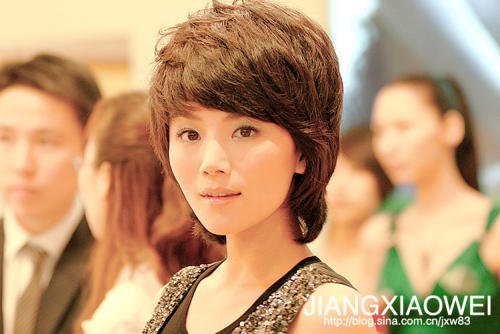 曹曦文靓装出席时尚派对 诠释小家碧玉(组图)