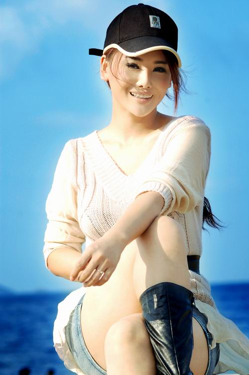 组图杨欣洗尽铅华露青涩新写真身海的女儿