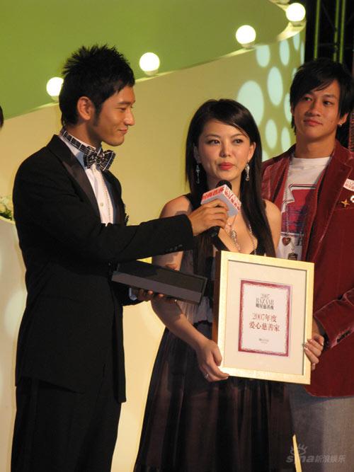 黄晓明慈善夜30万拍下名表 只捐钱不收物【图】