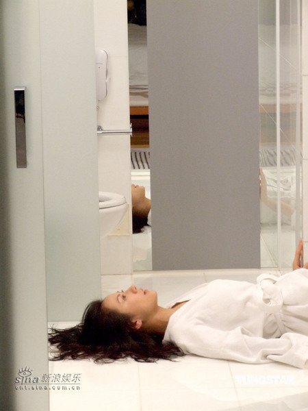 刘心悠拍性感浴袍照 压力大要看心理医生【图】