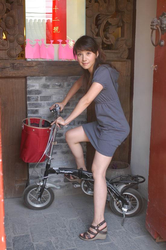 娇美何琳聊美容经：不求最贵只求最对(组图)